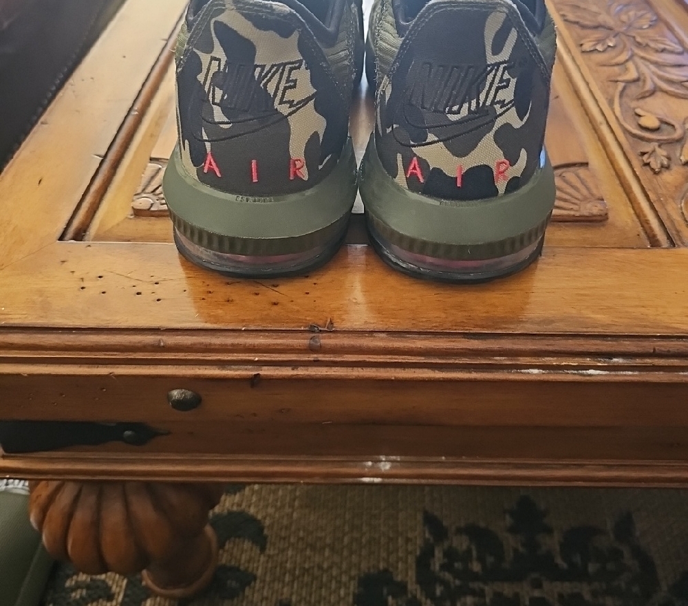 Nike Lebron 16 - Picture 2 of 5